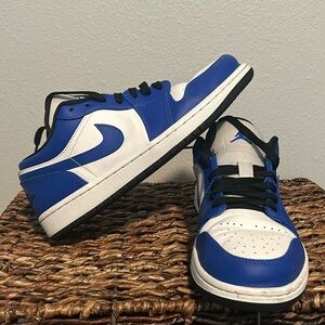 Men size 8.5 low top Jordan 1’s